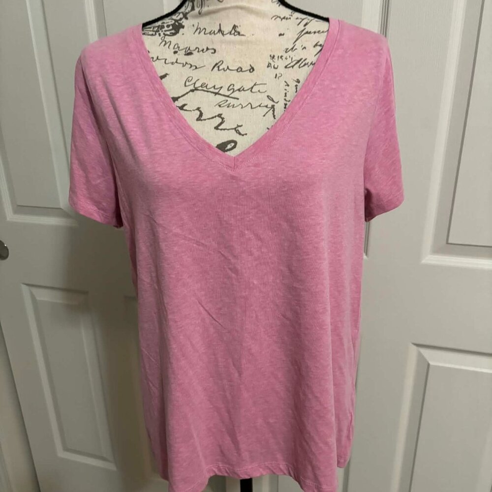 Women's Bubble Gum Pink V-Neck Short-Sleeved T-Shirt Size XL